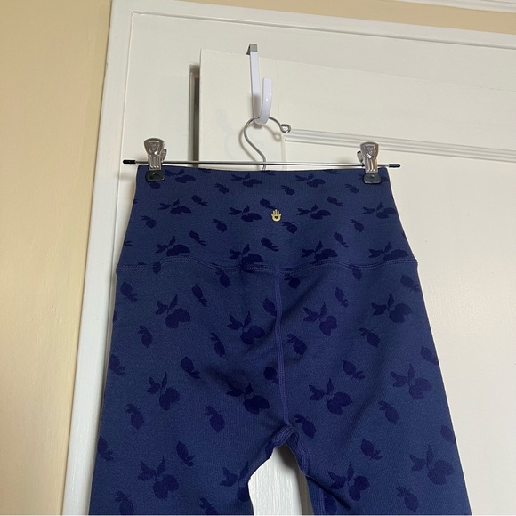 Spiritual Gangster Blue Love Sculpt Patterned Jacquard Leggings - Picture 6 of 7